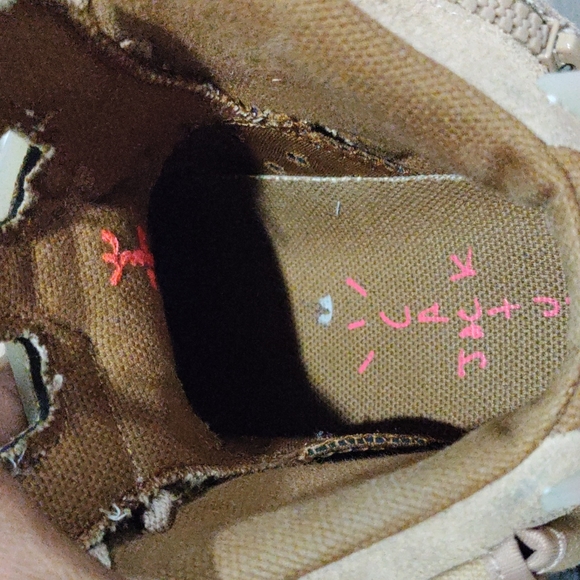 Travis Scott "British Khaki" Jordan Retro 6 - Picture 4 of 6